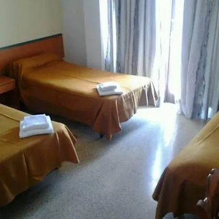 Elegance Playa Arenal Iii Hostel *